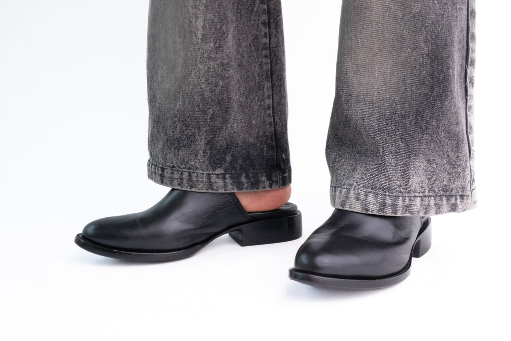 Palenque: Black Leather Mules